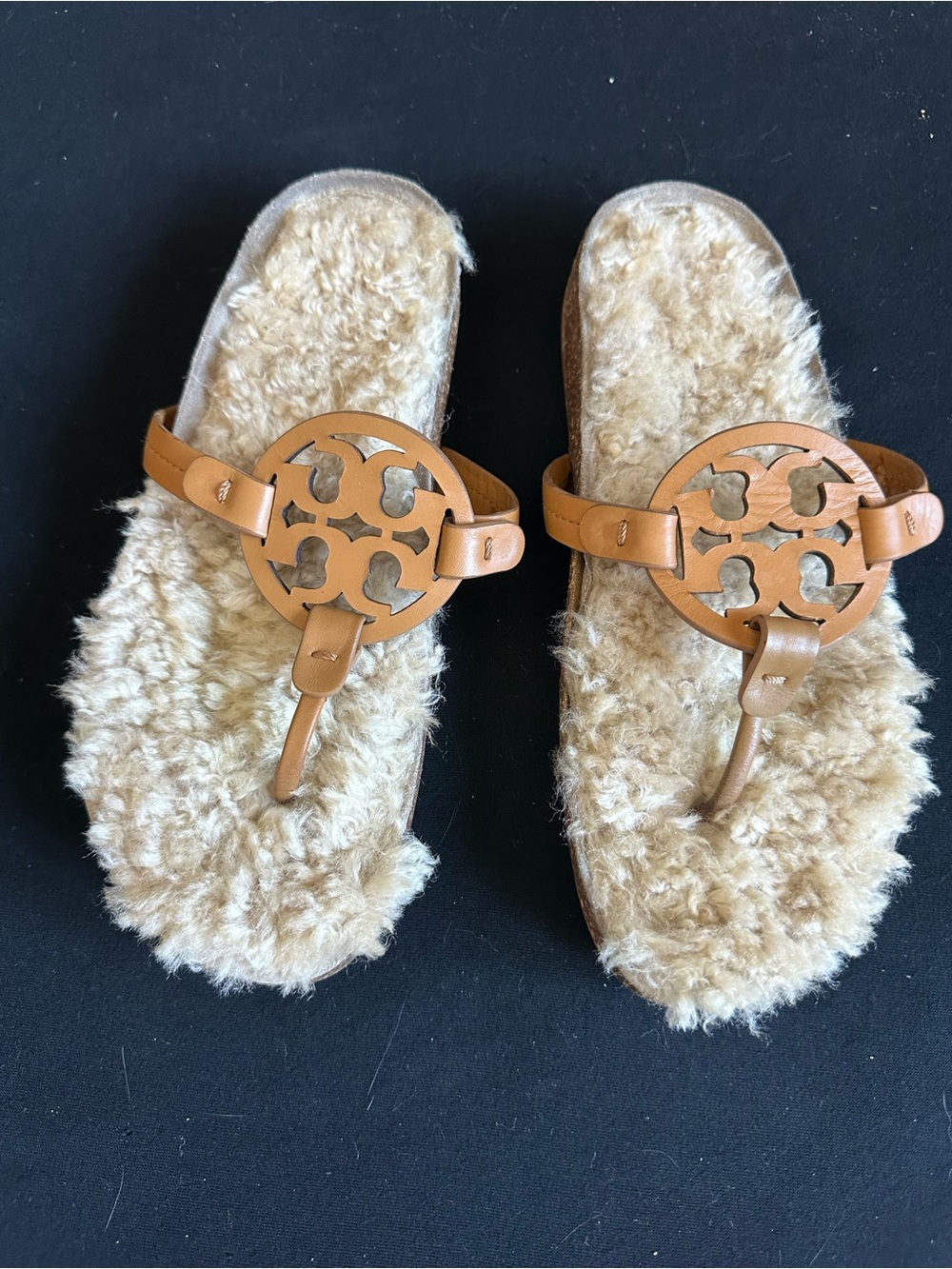Tory Burch Tan Miller Cloud Shearling Double T logo 8.5
